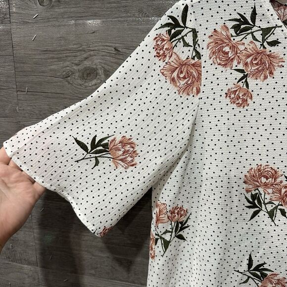 H.I.P. By Buckle Women’s blouse White Floral Polka Dot size Small Open Back - Picture 2 of 8